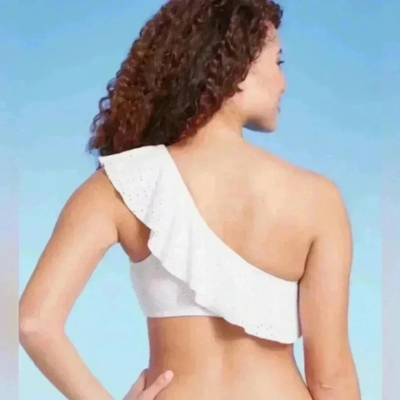 🆕White Ruffle Bikini  Top - Picture 4 of 13